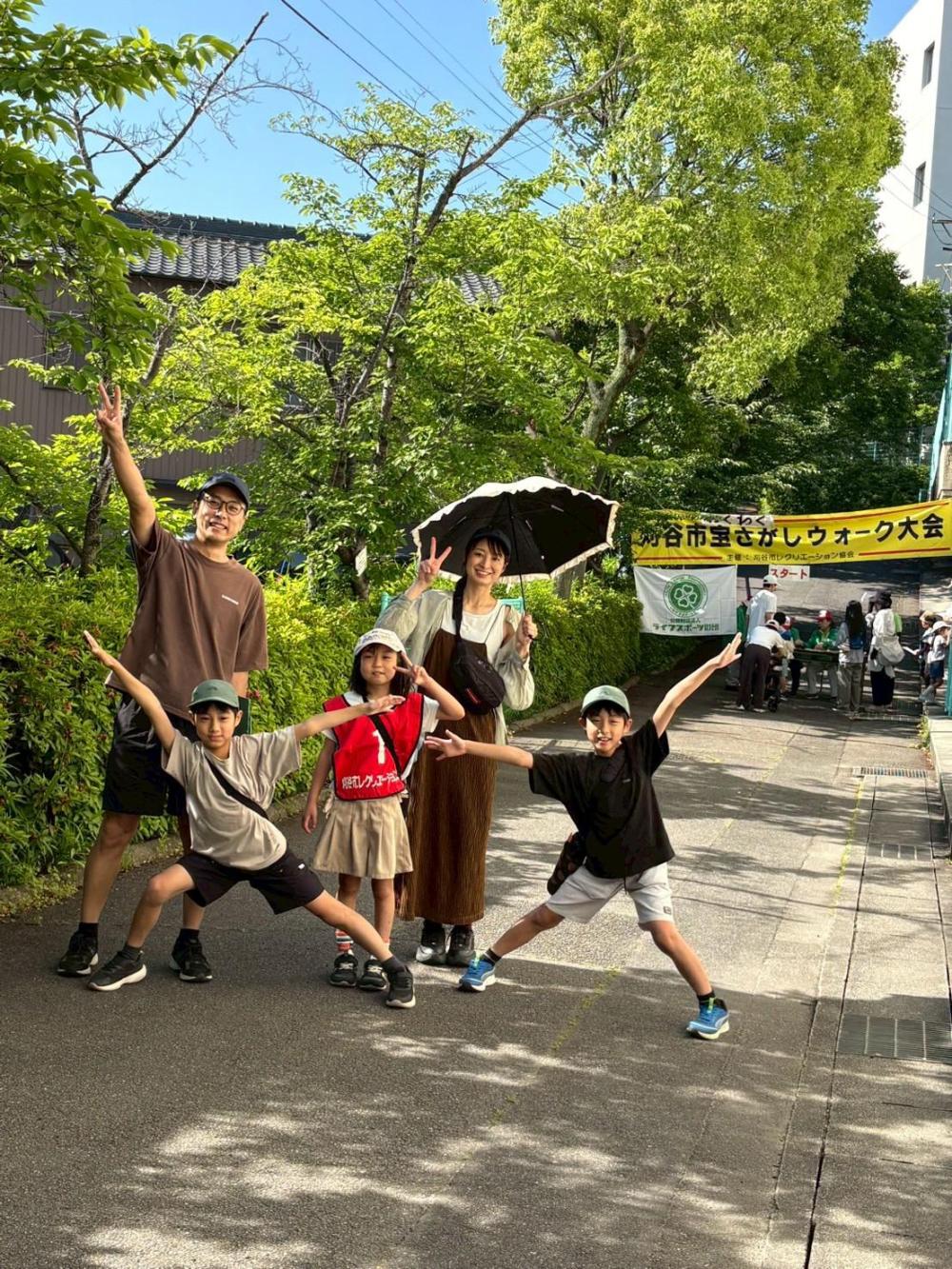 26-05-17宝探しウォークスタートでポーズ