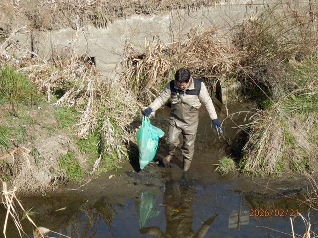 IMG_1968 川底のごみの収集(下り松川)