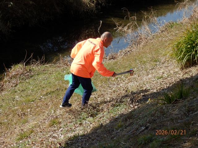 IMG_1974 土手のごみ収集