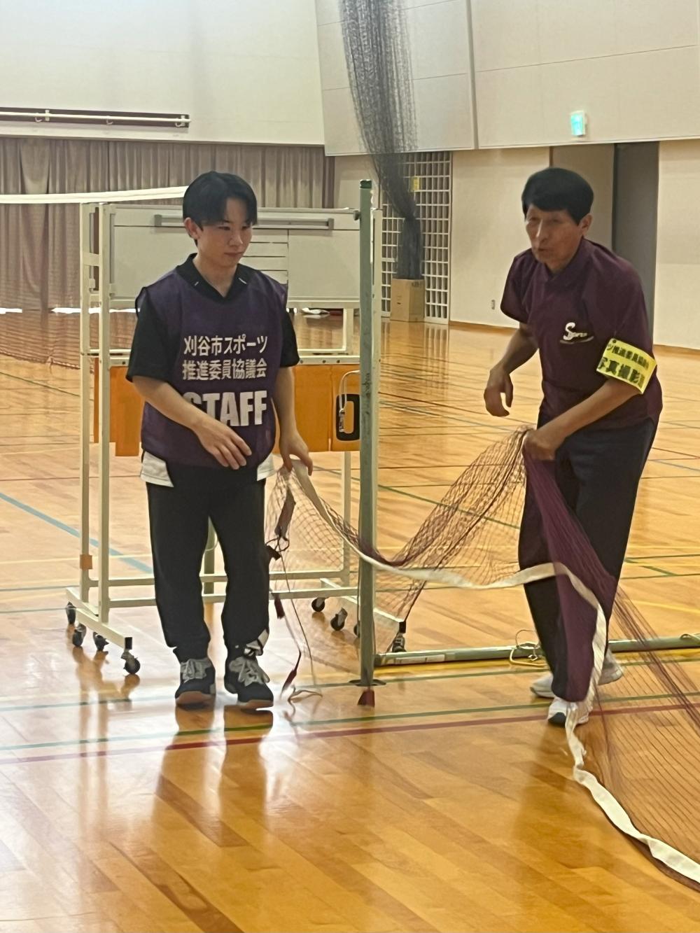 ファミリーバトミントンのネット張り