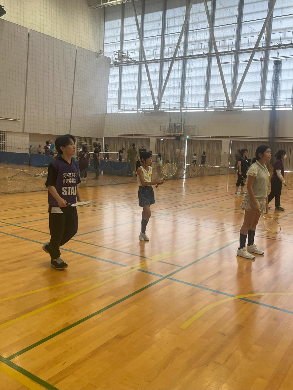 子ども達と一緒にファミリーバトミントン